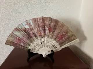 Abanico antiguo decorado