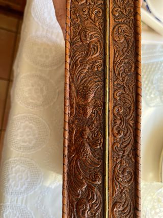 Caja antigua piel y madera decorada