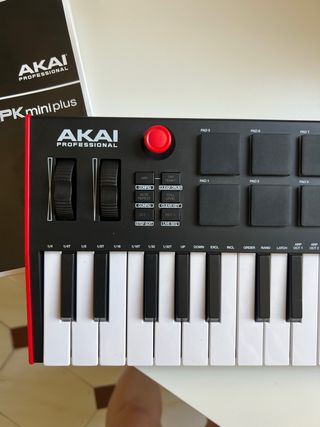 AKAI MPK mini plus Controlador MIDI
