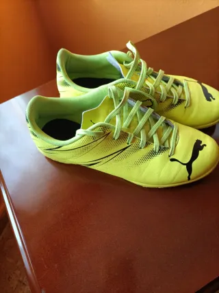 Zapatos de fútbol Puma verde/amarillo