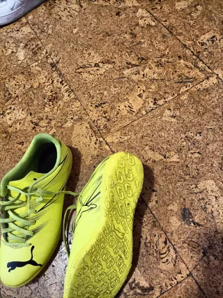 Zapatos de fútbol Puma verde/amarillo