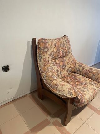 Sillón rústico estampado floral. Tengo 2 sillones