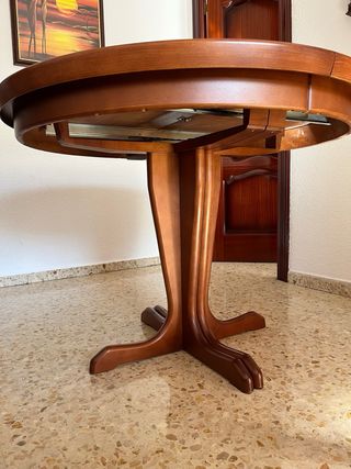 Mesa de comedor de madera color cerezo extensible