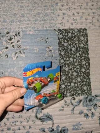 Coche Hot Wheels Rocket Oil Amarillo