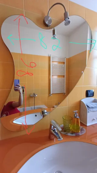 Specchio bagno a forma di cuore