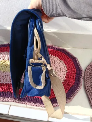 Cartera escolar azul y beige