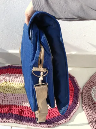 Cartera escolar azul y beige