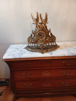 Reloj de Bronce Antiguo con Querubines