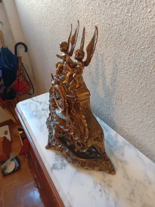 Reloj de Bronce Antiguo con Querubines