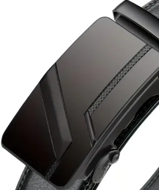 Cinturón de hombre negro con hebilla moderna