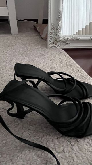 Sandálias de salto pretas Stradivarius