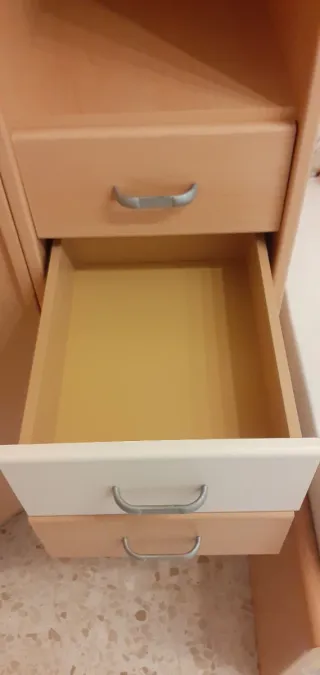 Armario de esquina de madera