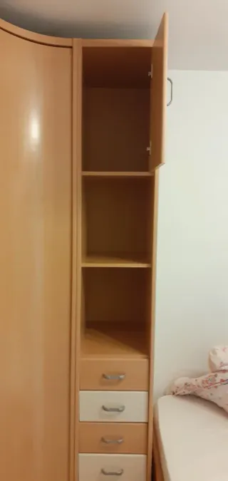 Armario de esquina de madera