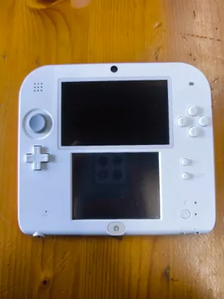 Nintendo 2DS Blanca con Juegos.