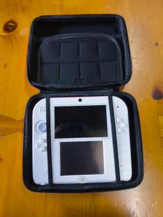 Nintendo 2DS Blanca con Juegos.