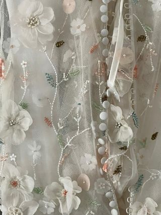 Vestido de Novia Sin Usar con Flores