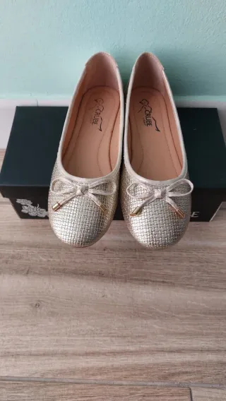 Manoletinas doradas con lazo