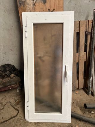 Ventana aluminio blanco cristal opaco