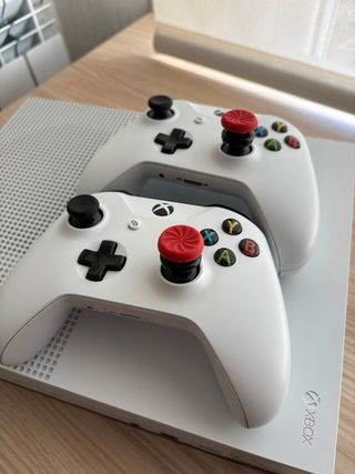 Xbox One S 1TB Bianca + 2 Controller + NBA 2K22