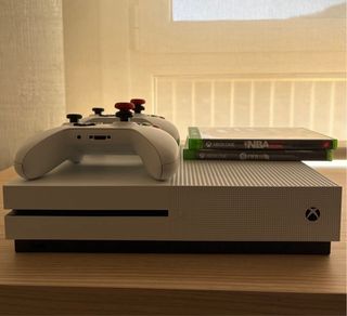Xbox One S 1TB Bianca + 2 Controller + NBA 2K22