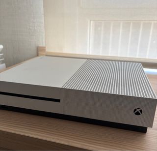 Xbox One S 1TB Bianca + 2 Controller + NBA 2K22