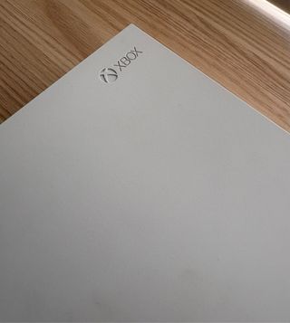 Xbox One S 1TB Bianca + 2 Controller + NBA 2K22