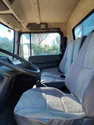 Nissan Eco T 1995 camión caballos/ ganadero