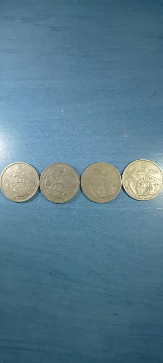25 Monedas del Rey y de Franco tengo 4 de 5p.1957