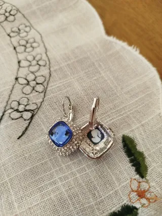 Orecchini quadrati blu con strass