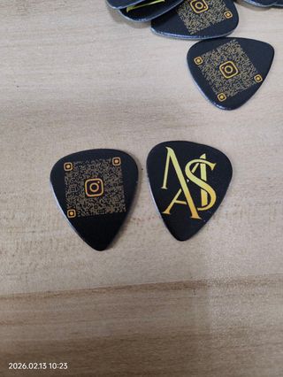 Púas de guitarra personalizadas con QR