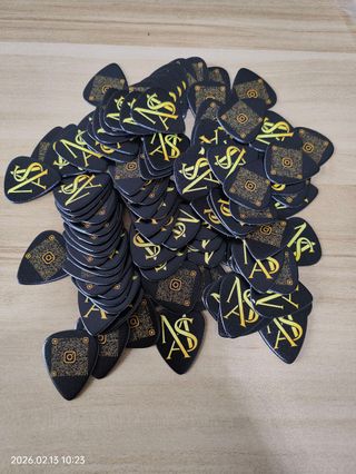 Púas de guitarra personalizadas con QR