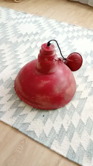 Lámpara colgante industrial roja