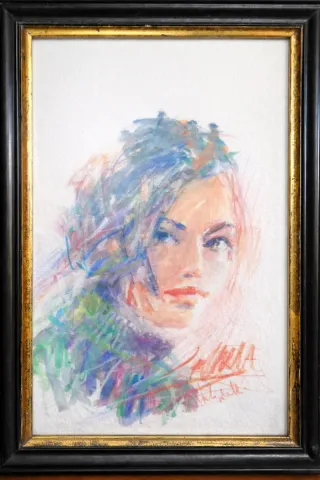 Ritratto volto donna su carta