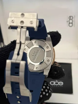 Reloj TW Steel Caja y Papeles