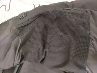 Chaqueta acolchada negra con capucha pullbear