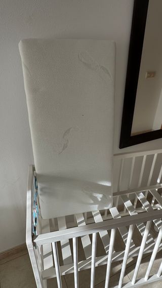 Cuna de bebé blanca