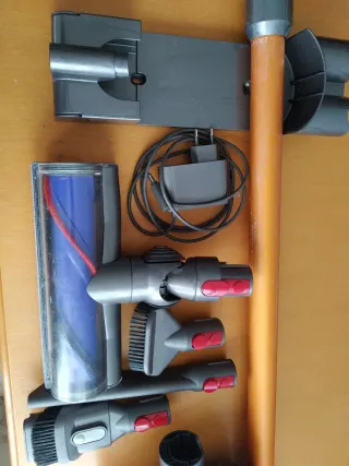 Aspirapolvere Dyson V8 con batteria nuova