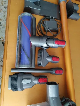 Aspirapolvere Dyson V8 con batteria nuova