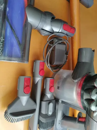 Aspirapolvere Dyson V8 con batteria nuova