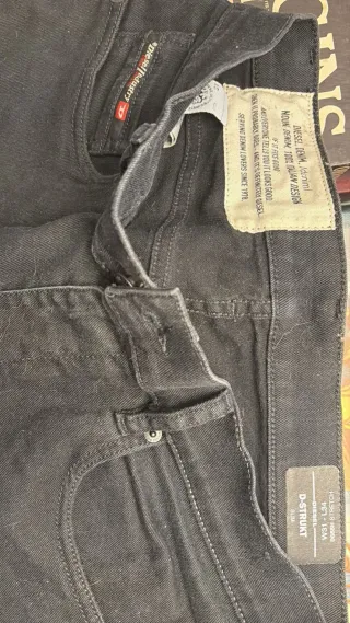 Pantalón vaquero negro Diesel