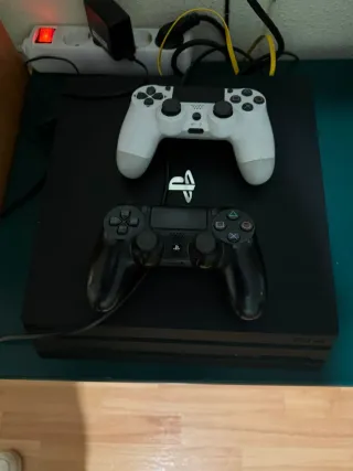 PS4 Pro 1TB + 2 Mandos + 7 Juegos