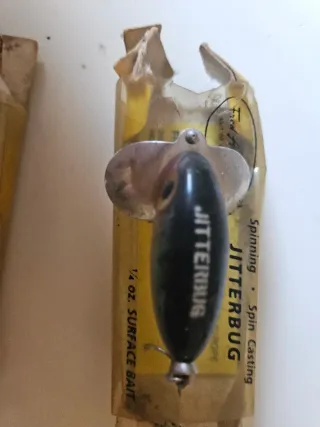 4 artificiali Arbogast Hula Popper Jitterbug