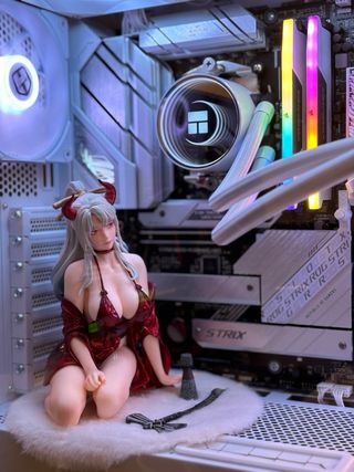 Ordenador Gaming ASUS Casi Nuevo Se regala figura