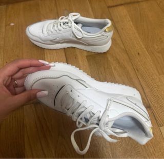 Tenis Reebok Blancos y Dorados