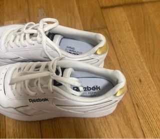 Tenis Reebok Blancos y Dorados