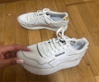Tenis Reebok Blancos y Dorados