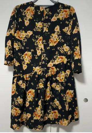 Vestido Zara floral asimétrico
