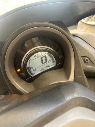 Yamaha NMAX Gris-negro - Maxi Scooter