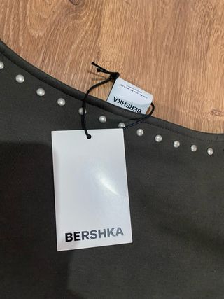 Jersey Bershka verde tachuelas