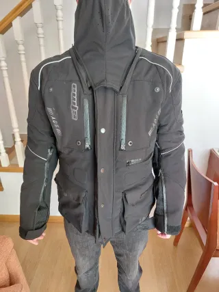 Chaqueta de moto negra